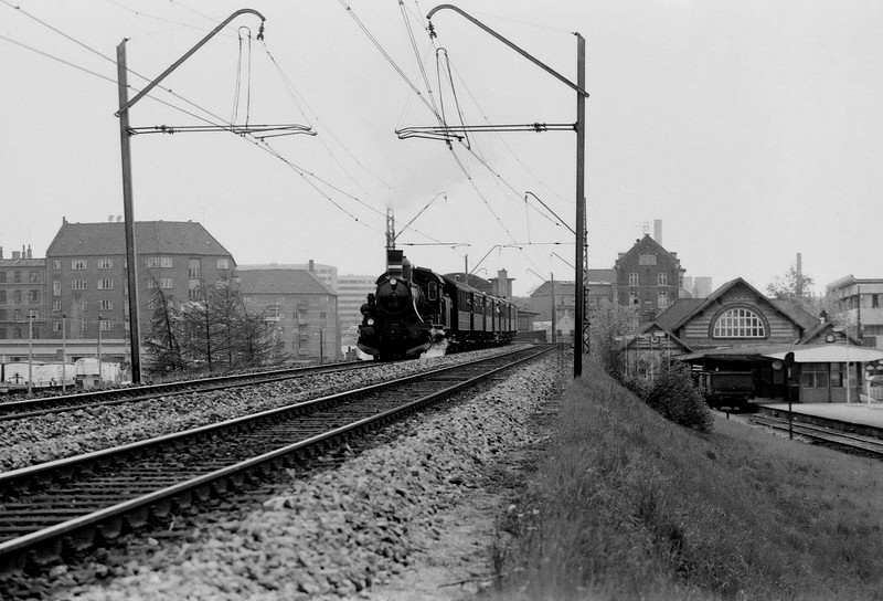 http://www.mjk-h0.dk/evp_DSB-Div/208-D%20826_Noerrebro.1976.-c-Per_B.Pedersen.jpg