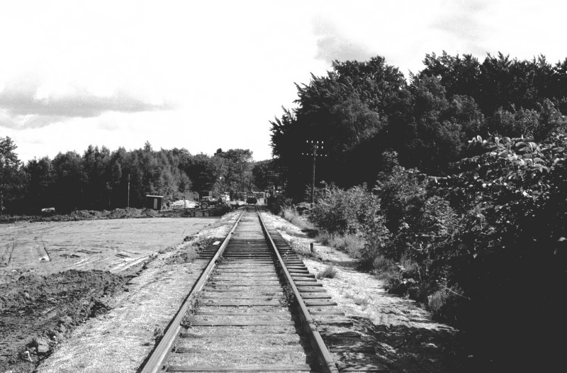 http://www.mjk-h0.dk/evp_DSB-Div/37-483.I.04.Det_gamle_spor_mod_Koebenhavn_L_og_Furesoe_trb.Aug.1973.jpg