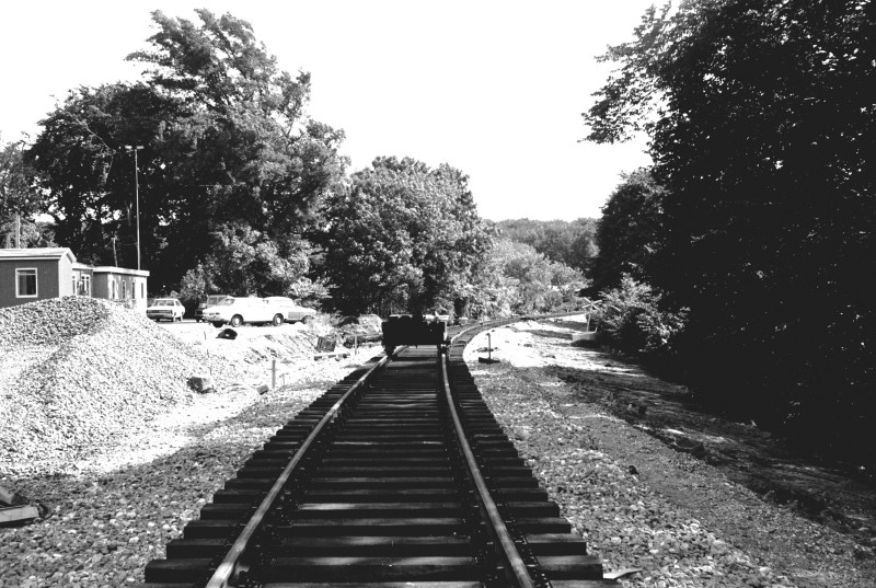 http://www.mjk-h0.dk/evp_DSB-Div/39-483.I.08.Sporlaegn.i_kurven_v.Furesoe.Aug.1973.jpg