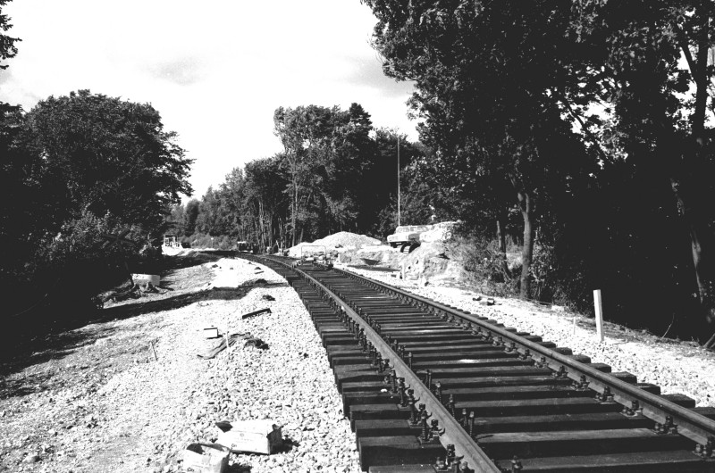 http://www.mjk-h0.dk/evp_DSB-Div/40-483.I.10.Sporlaegn.i_kurven_v.Furesoe.Aug.1973.jpg
