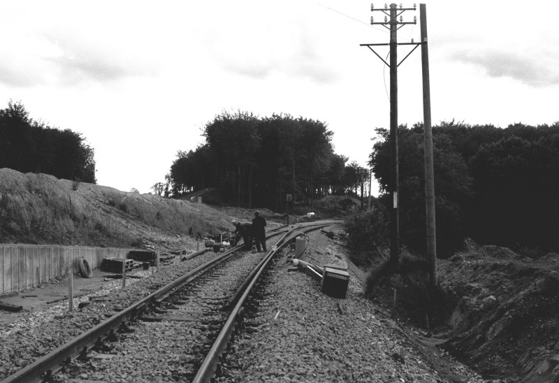 http://www.mjk-h0.dk/evp_DSB-Div/46-483.II.20.Sporsk.inden_broen.Mod_Noel.Aug.1973.jpg