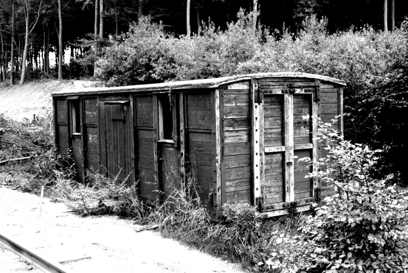 http://www.mjk-h0.dk/evp_DSB-Div/55-483.IV.38.DSB%20QB%2023454.Skur.Farum-Vaerloese.Aug.1973.jpg