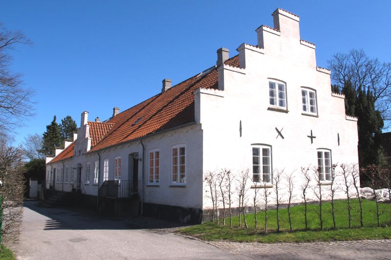 12984-IMG_0064.Praestegaard.Gladsaxe kirke.20.4.2016..JPG (800×533)