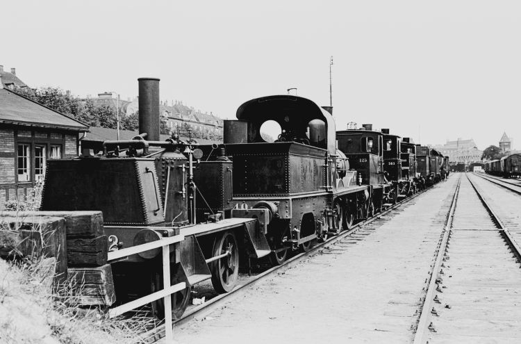 http://www.mjk-h0.dk/evp_Div/70.iii.15a.dsb.udstillingsmaskinerne.oesterport.25.juli_1959.jpg