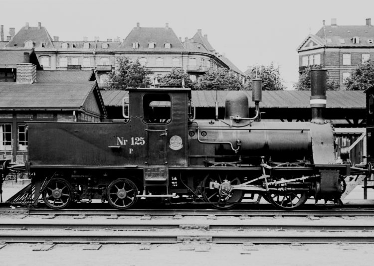 http://www.mjk-h0.dk/evp_Div/71.i.20a.dsb_p_125.oesterport.25.juli_1959.jpg