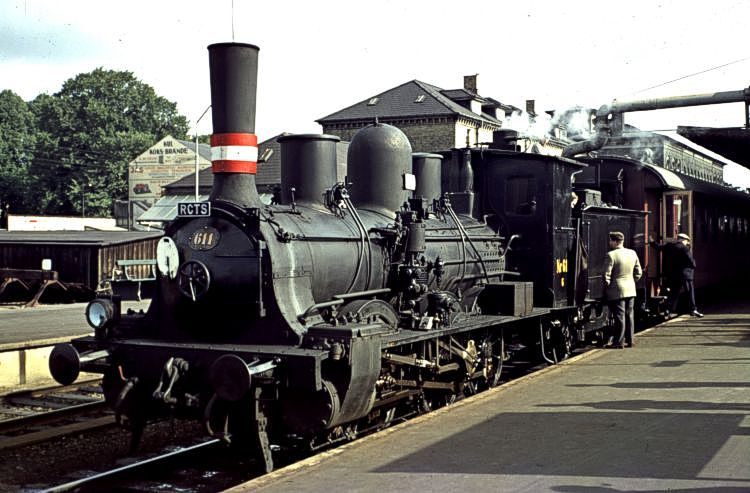 http://www.mjk-h0.dk/evp_Div/dias.2-22.dsb_g_611.roskilde.1.9.1957.jpg