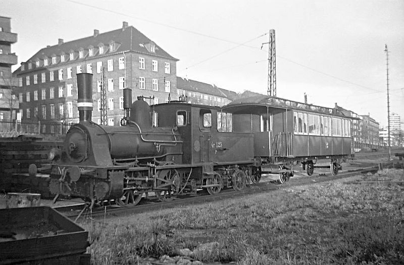 http://www.mjk-h0.dk/evp_Div/dsb_p_125_og_ksb_c_20.foto.niels_munch.jpg