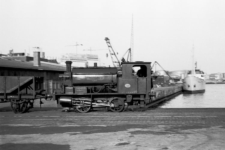 http://www.mjk-h0.dk/evp_Gas/63.ii.19.oestre_gasvaerk_nr.1.kbh.frihavn.apr.1959..jpg