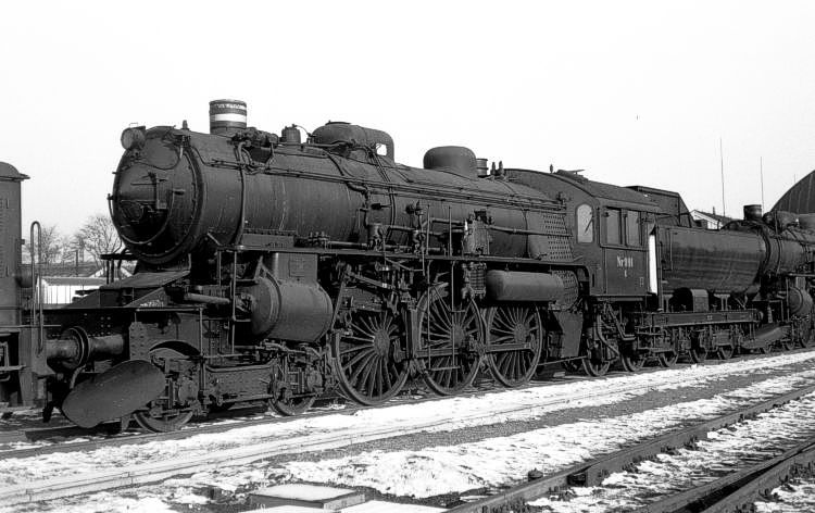 http://www.mjk-h0.dk/evp_Gb/393.iv.44.dsb_e_991_mod_nyborg_ophugn.kommandopost_gb.3.3.1969.jpg