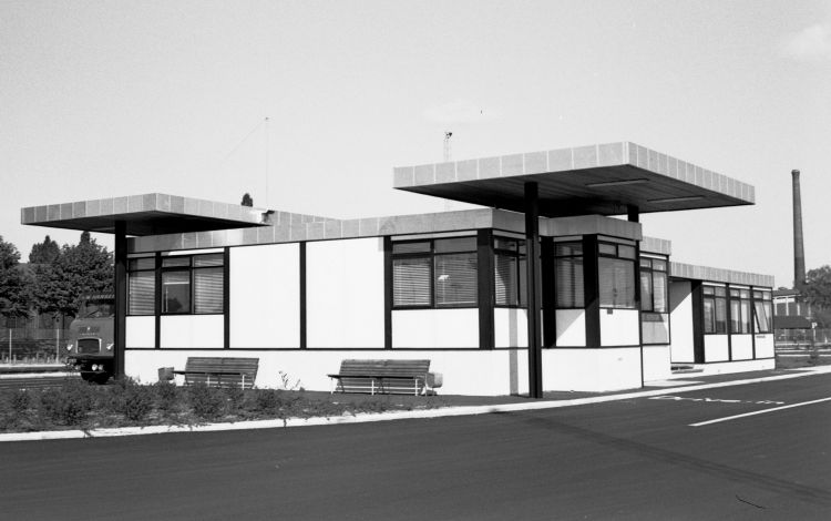 http://www.mjk-h0.dk/evp_Gb/447.ii.03.dsb.indv.af_containerterm.23.9.1970.jpg