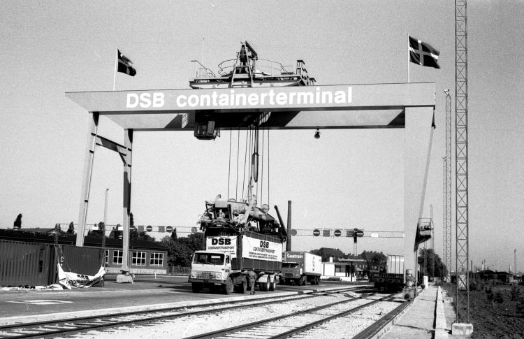 http://www.mjk-h0.dk/evp_Gb/447.iii.06..indv.af_containerterm.23.9.1970.jpg