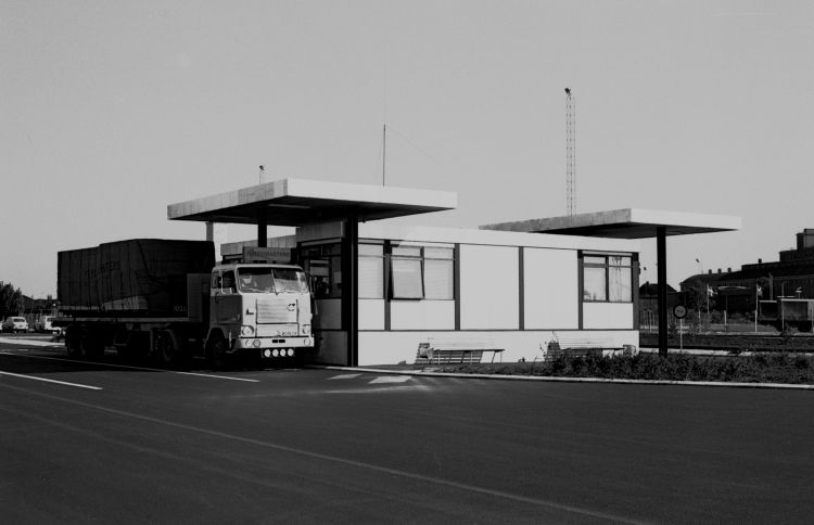 http://www.mjk-h0.dk/evp_Gb/447.iv.02..indv.af_containerterm.23.9.1970.jpg