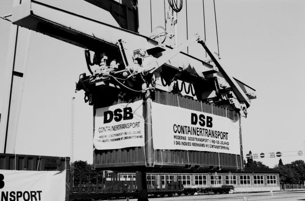http://www.mjk-h0.dk/evp_Gb/a-447.iii.01.dsb.indv.af_containerterm.23.9.1970.jpg