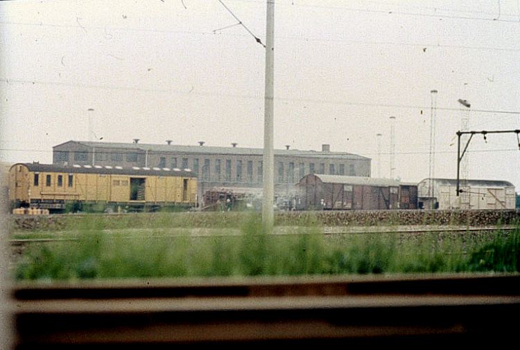 http://www.mjk-h0.dk/evp_Gb/r3040.tdgs_vaeltet_m.korn_ved_post_b.1979.foto.o.rasmussen.jpg