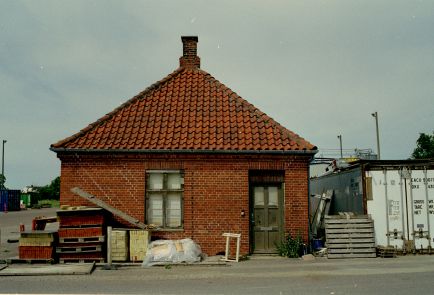 http://www.mjk-h0.dk/evp_Hamm/1180.iv.13.plads_ell.forvalterbygn.hamm.tglv.4.6.2002.jpg