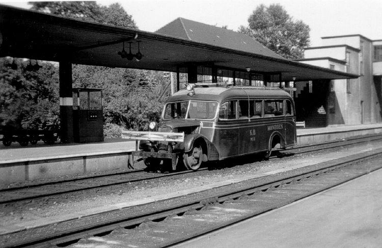 http://www.mjk-h0.dk/evp_KB/kb_sm_2.vordingborg.16.september_1947.foto.h.de_haerder.jpg