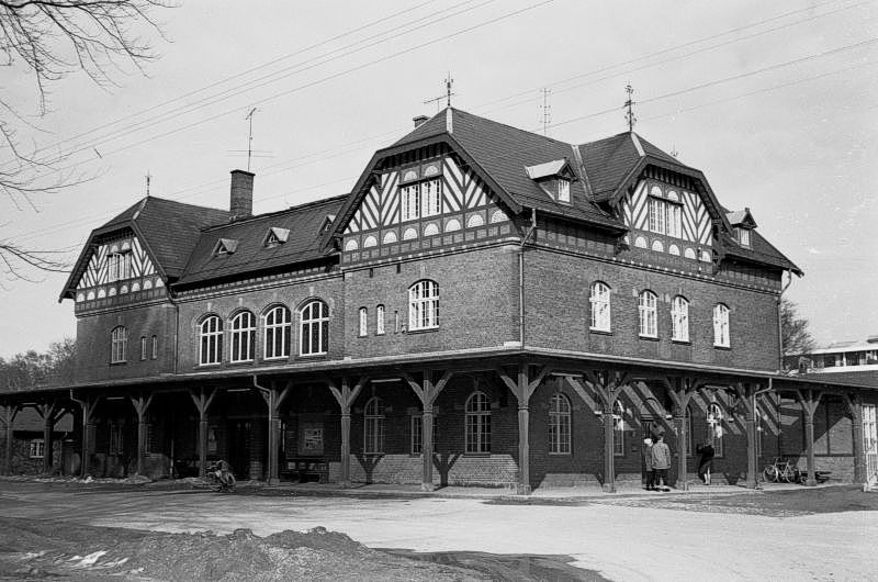 http://www.mjk-h0.dk/evp_Kystb/191.ii.57.skodsborg,vejfacaden.24.3.1963.jpg