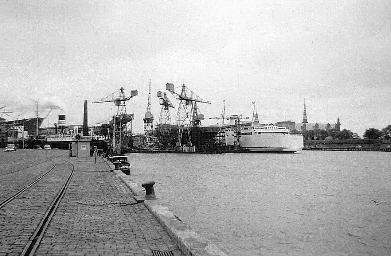 http://www.mjk-h0.dk/evp_Kystb/helsingoer.havnespor_og_vaerft.30.6.1960.niels_munch.jpg