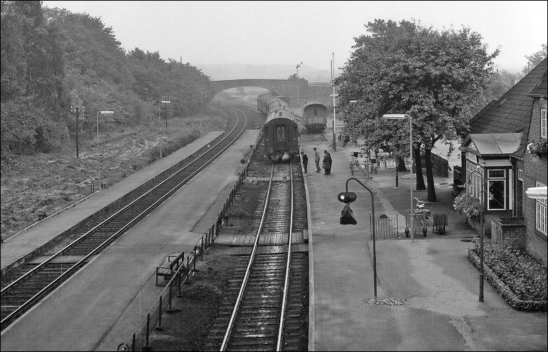 http://www.mjk-h0.dk/evp_Kystb/kokkedal%20station.1965.-c-.per_b.pedersen.jpg