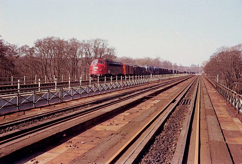 http://www.mjk-h0.dk/evp_Kystb/my_m_godstog.strandmoellebroen.5.4.1981.foto-nm-.jpg