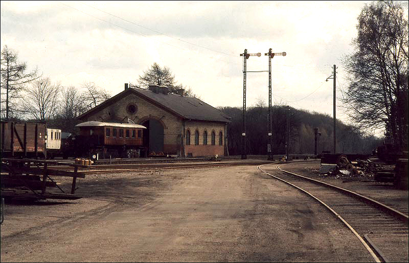 http://www.mjk-h0.dk/evp_Kystb/rungsted_remise.1972.foto.-c-.per%20b.%20pedersen.jpg