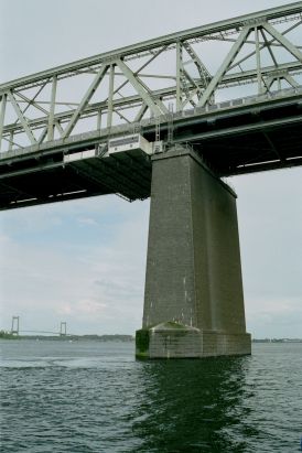 http://www.mjk-h0.dk/evp_Lillebaeltsbroen/1184.13a.lillebaeltsbroen.16.juni%202002.jpg