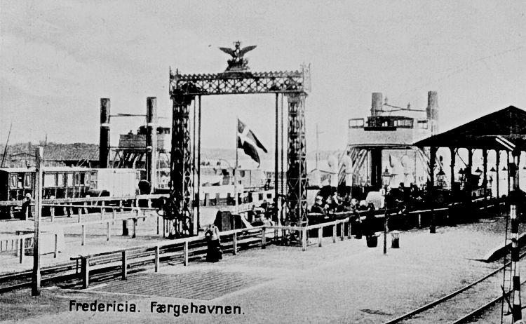 http://www.mjk-h0.dk/evp_Lillebaeltsbroen/fredericia_faergehavn-postkort.jpg