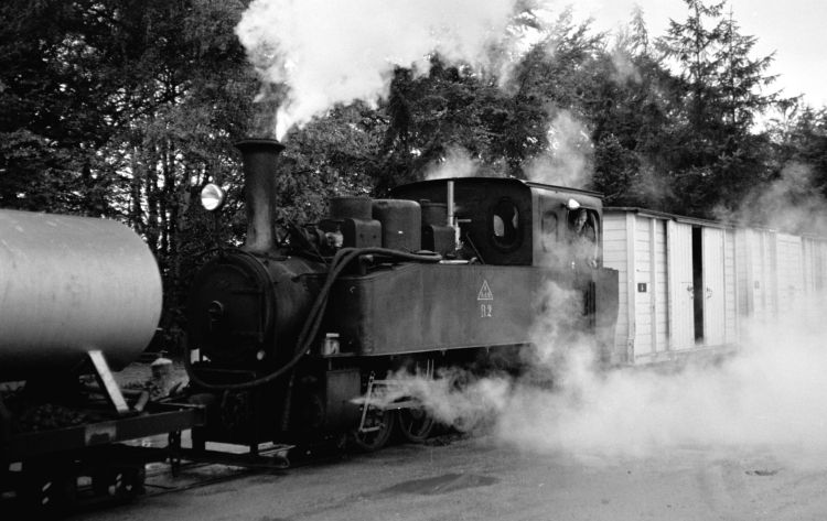 http://www.mjk-h0.dk/evp_Roer/262.i.64.adds_b2_rang.m.lukk.hvide_vogne.sakskoebing_sukkerfabrik.18.10.1964.jpg