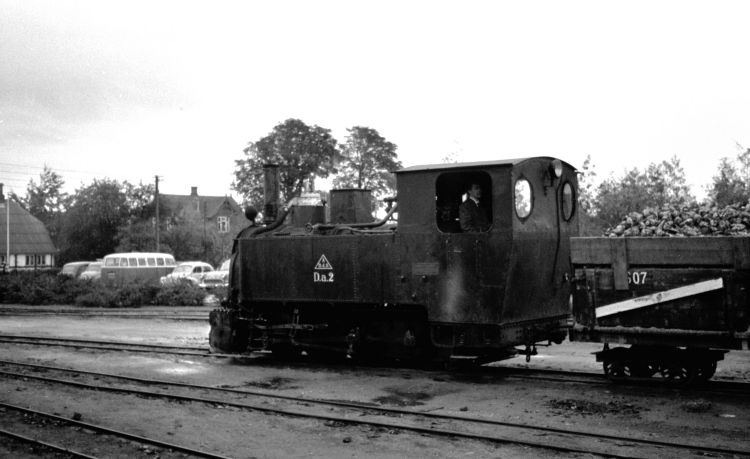 http://www.mjk-h0.dk/evp_Roer/263.i.90.dds_da2.sakskoebing_sukkerfabrik.18.10.1964.jpg