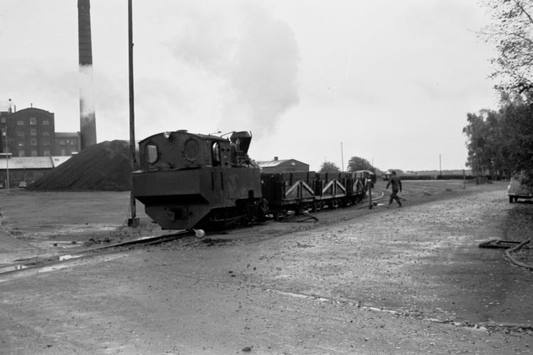 http://www.mjk-h0.dk/evp_Roer/74.iii.23a.goerlev_sukkerfbr._nr.4,goerlev.okt.1959.jpg
