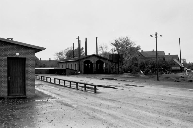 http://www.mjk-h0.dk/evp_Roer/74.iii.26a.goerlev_sukkerfbr.goerlev.okt.1959.jpg