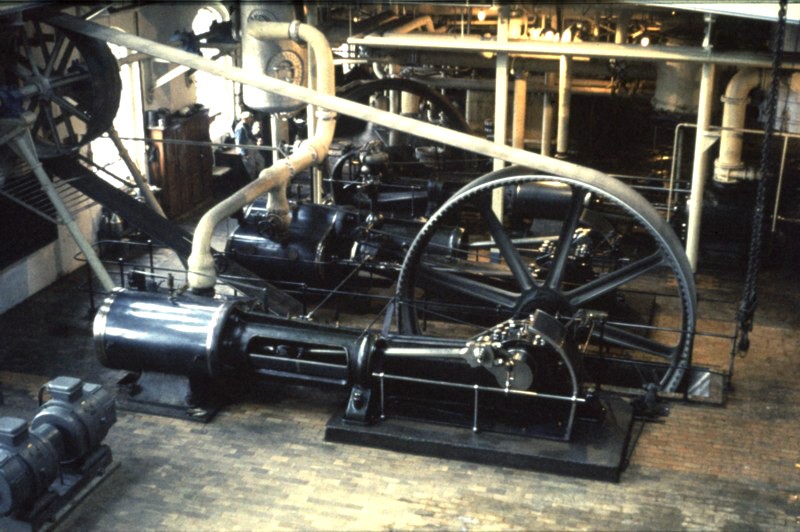 http://www.mjk-h0.dk/evp_Roer/dampmaskine_sakskoebing_sukkerfabrik_ca.1964.foto.bo_dyja..jpg