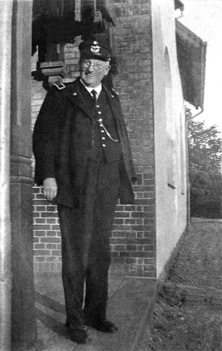 http://www.mjk-h0.dk/evp_SNB/sfj.gudme.stfst.vinkelhorn.1933.fotoandreas_andersen..jpg