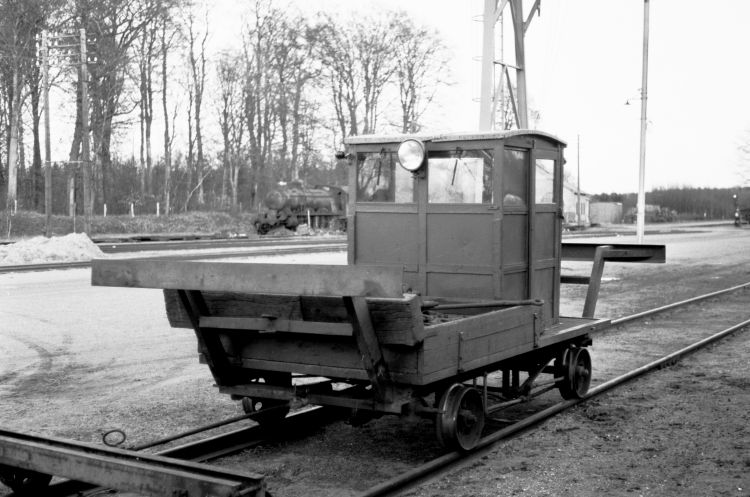 http://www.mjk-h0.dk/evp_Soroe/32.ii.06a.motortrolje.soroe.okt.1957.jpg