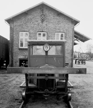 http://www.mjk-h0.dk/evp_Soroe/32.ii.09a.motortrolje.soroe.okt.1957.jpg