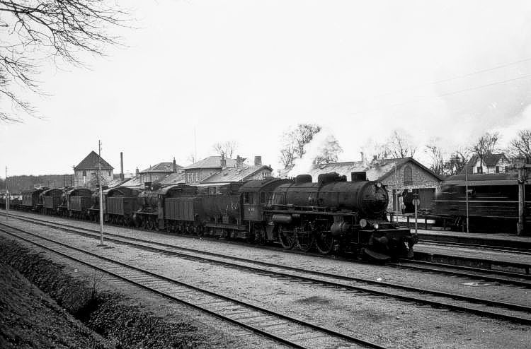 http://www.mjk-h0.dk/evp_Soroe/33.ii.28.klar_til_afgang.soroe.dec.1957.jpg