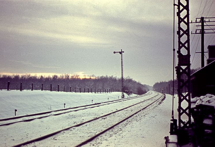 http://www.mjk-h0.dk/evp_Soroe/mellembloksignal.knudstrup.soroe.vinter_1957-58.jpg