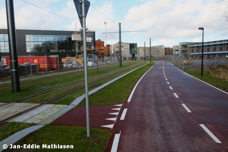 6571-166 SDU Univerity Station set fra SDU Syd -Hospital Nord Station.jpg (800×533)